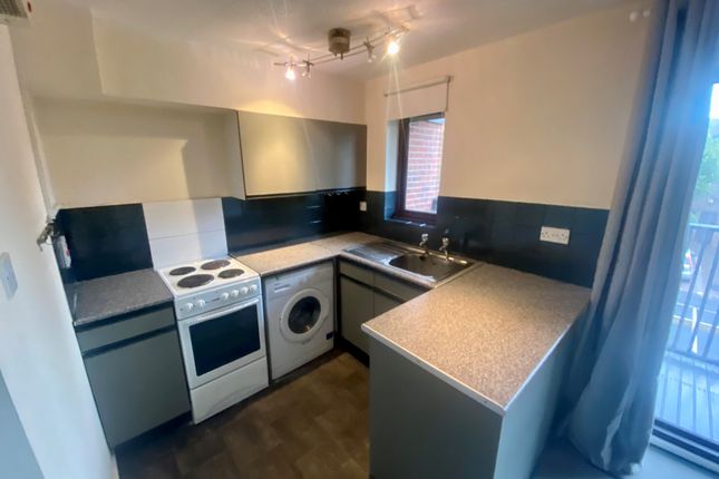 33, Nottingham photo 2