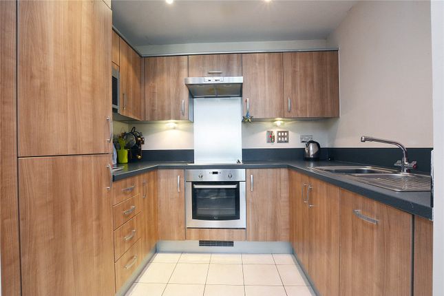 Flat to rent in Aragon Court, London