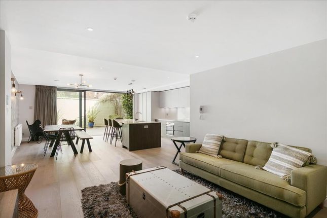 Flat for sale in Fulham Palace Road, Hammersmith, London
