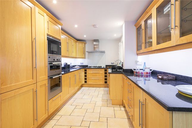 27, Charlwood Road, London photo 3