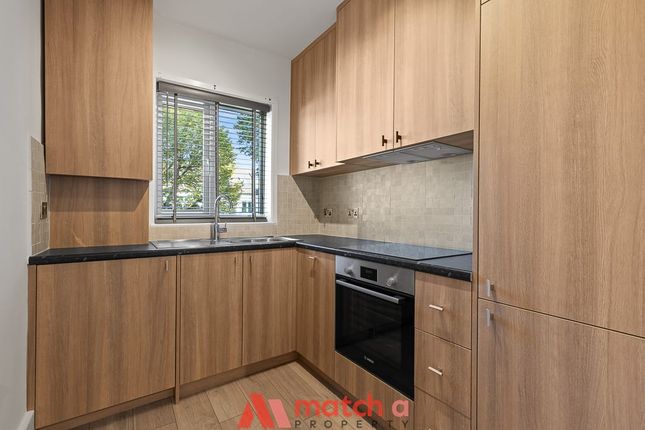 34A, Midhurst Road, London photo 2