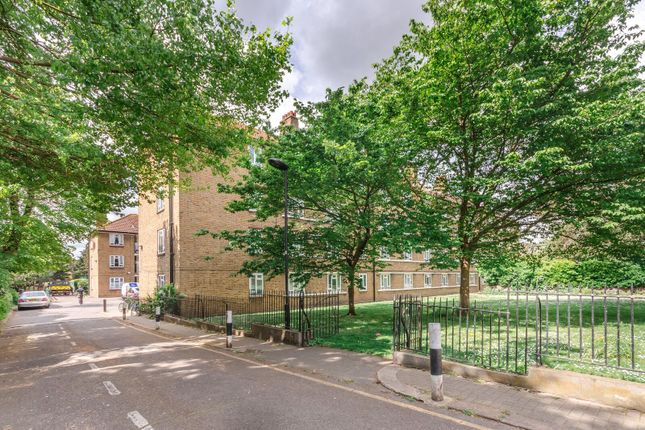 Fulham Palace Road, Bishop's Park photo 3