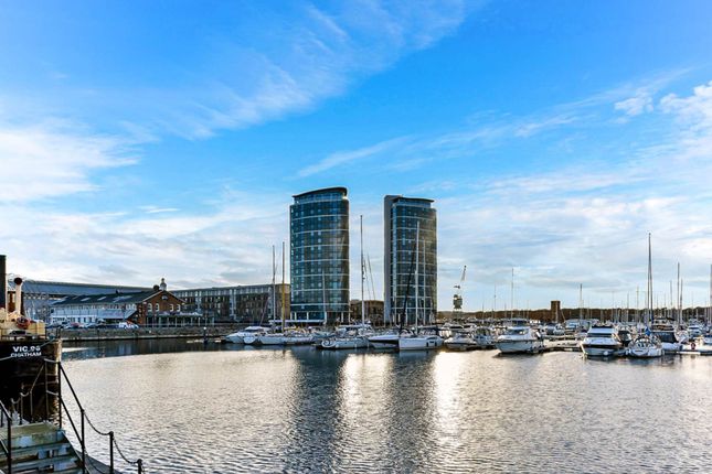 Flat for sale in Marina Point East, The Quays, Dock Head Road, Chatham, Kent