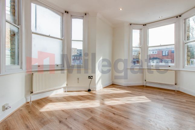 Flat to rent in Pickets Street, London