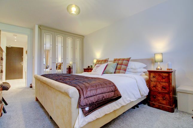 Flat for sale in Wycombe Road, Saunderton, High Wycombe
