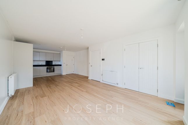 17 Charles English Close, Ipswich photo 4