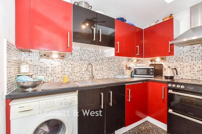 1-bed flat on Pledges Yard, Falkland Road, Dorking, £220,000