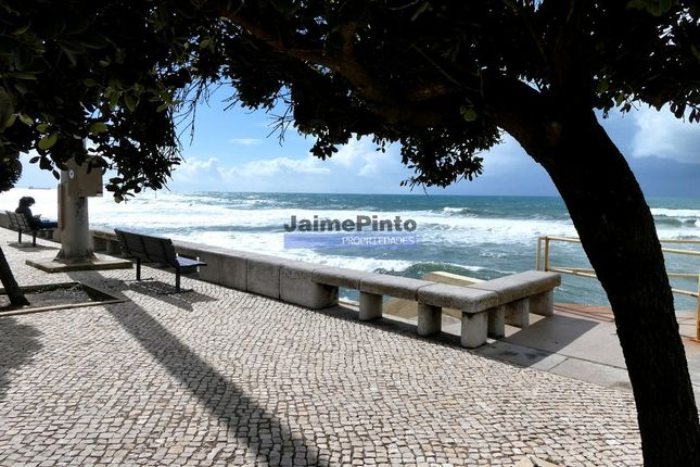 Thumbnail Apartment for sale in Modern 3-Bedroom Apartment, Close To Sea And Beach, Cascais E Estoril, Cascais, Lisbon Province, Portugal
