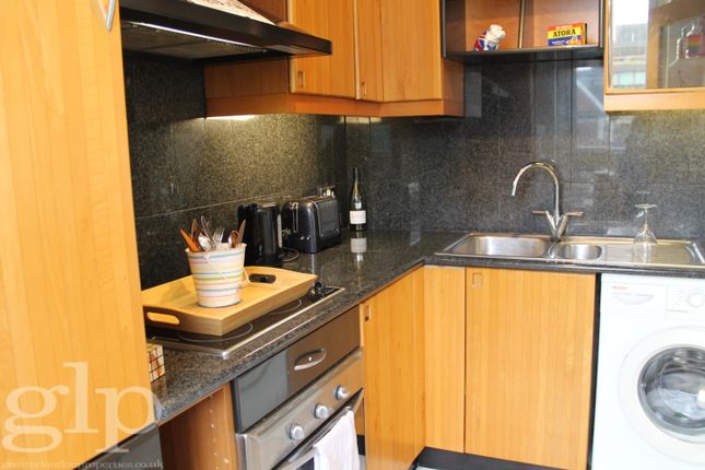 Flat to rent in Dufours Place, London