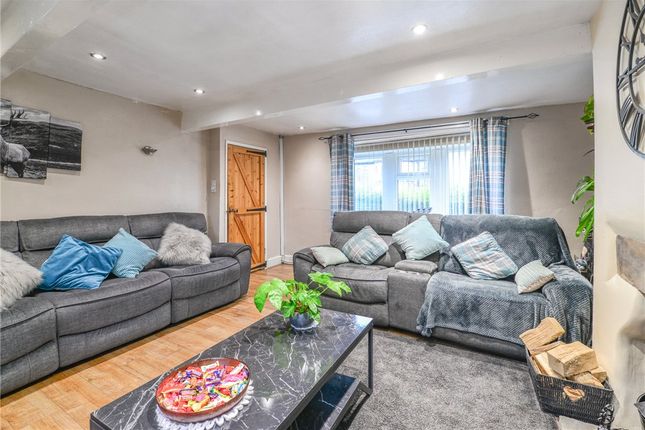 11, Lodge Gate, Denholme photo 2
