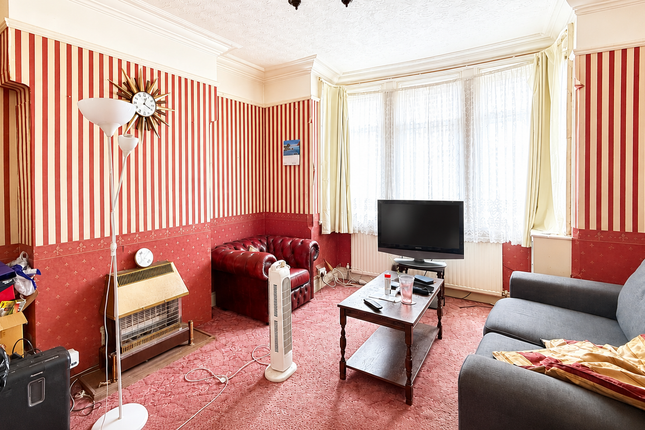48, Russell Rise, Luton photo 2