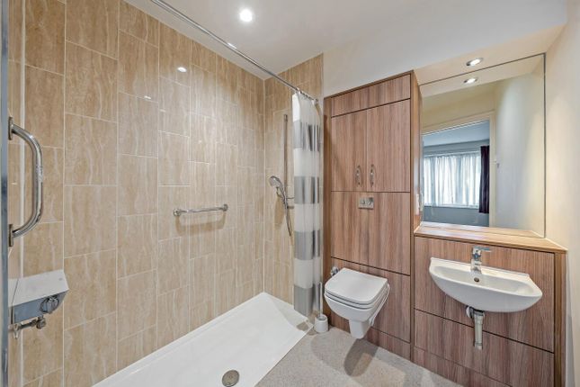 74 Oakleigh Square, Hammond Way, Yateley photo 5