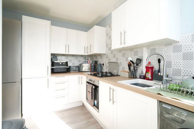 24, Greenside Avenue, Barnsley photo 3