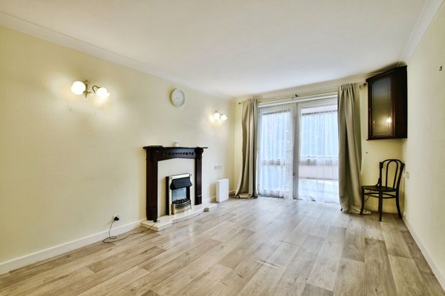 18 Homebeck House,, Gatley Green, Cheshire photo 3