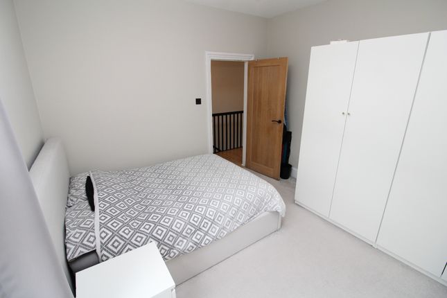 27, Queens Road, Welling photo 5