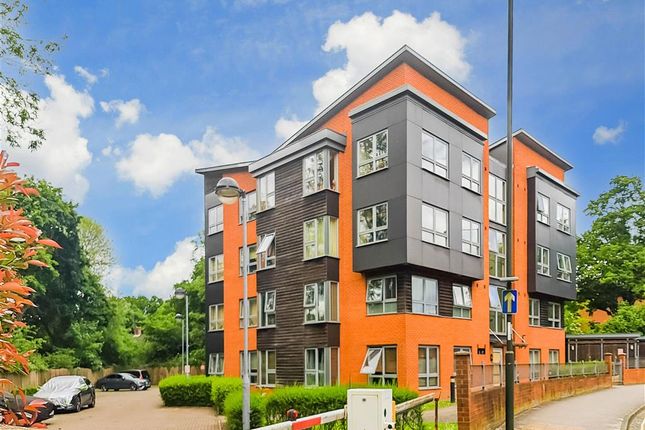 Thumbnail Flat for sale in Pegler Way, Crawley, West Sussex