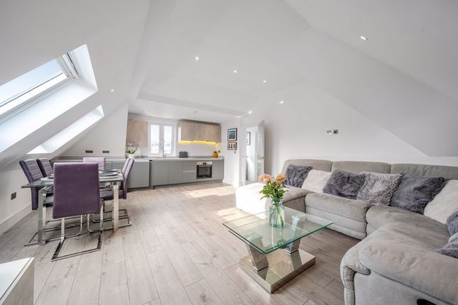 Flat 5, 32, Hartley Down, Purley photo 4