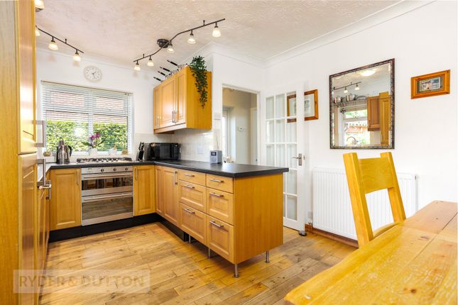 14, Queensway, Mossley photo 4