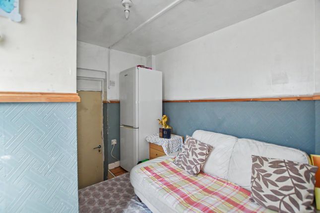 10 Yalding Grove, Oprington photo 5