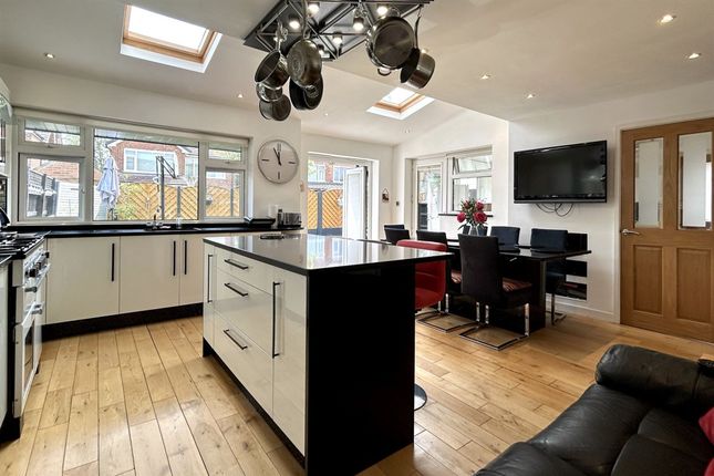 6 Tideswell Close, Cheadle photo 3