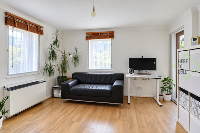 1-bed flat on 29 East Smithfield, London, £300,000