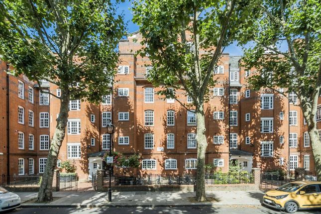 Flat to rent in Erasmus Street, London