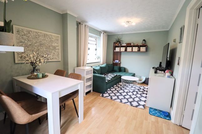 8, Kempton Gardens, Milton Keynes photo 2