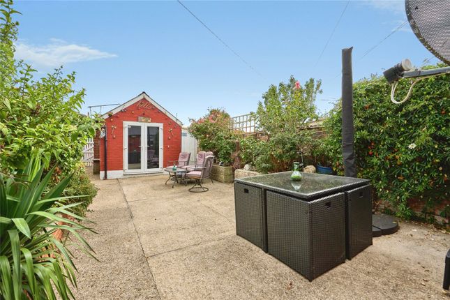 25, Carisbrooke Road, Isle of Wight photo 4