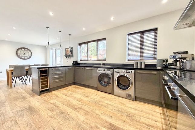 2, George Butler Close, Laceby photo 4