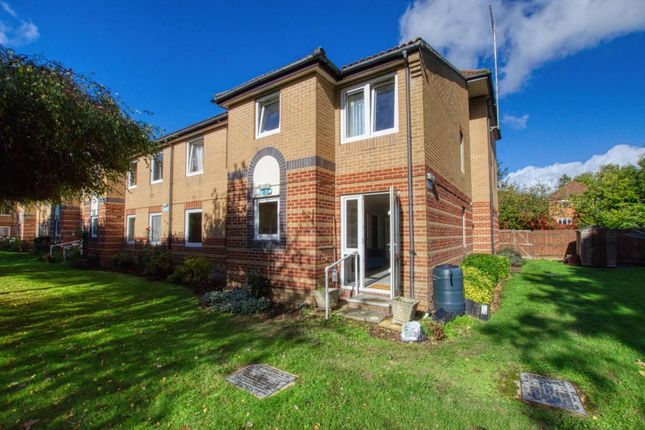 10, Dawtrey Court, Southampton photo 2