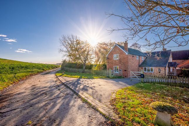Country house for sale in Windmill Hill Lane, Chesterton, Warwickshire
