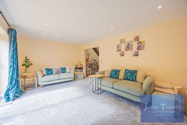 7, St. Marys Way, Chigwell photo 4