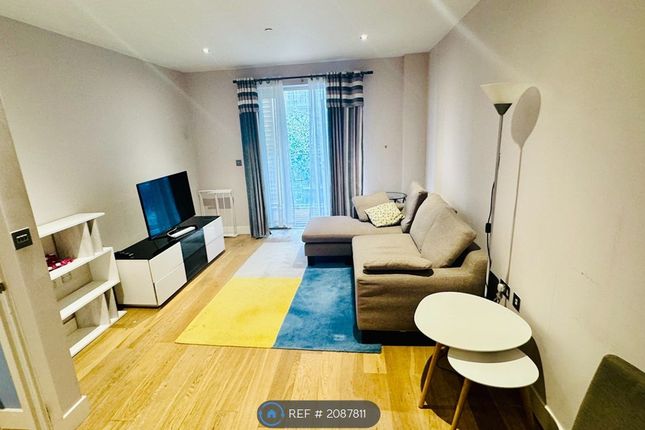 Flat to rent in Hancock House, London