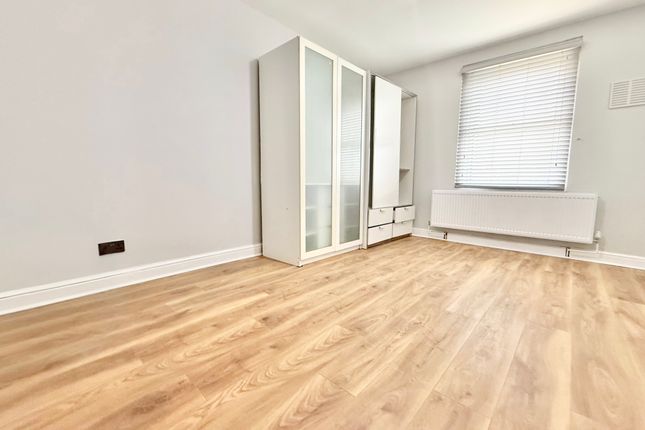 Flat 2, 18, Elgin Road, East Croydon photo 5