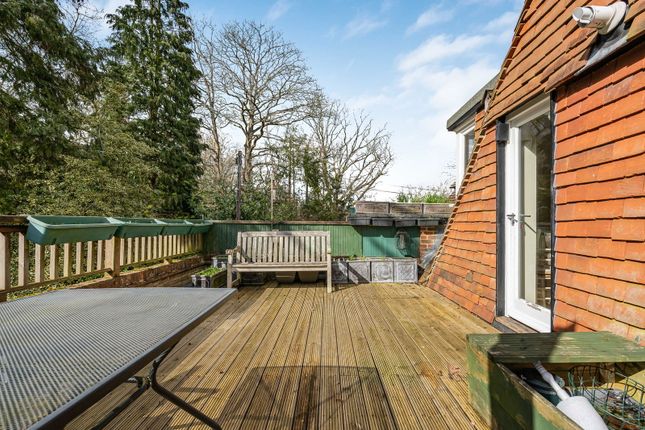 Flat 5 Heathside, Burnhams Road, Leatherhead photo 2