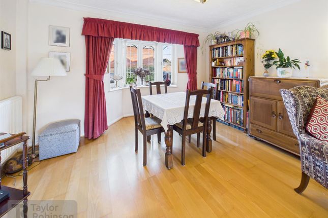 9, Lyric Close, Crawley photo 4
