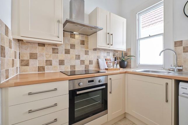 First Floor Flat, Flat 2, 10, Henleaze Gardens, Bristol photo 4