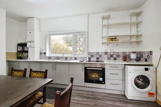22, Maengwynne, Carmarthenshire photo 4