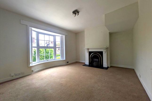 Upper Flat, 8, Birkheads Road, Reigate photo 4