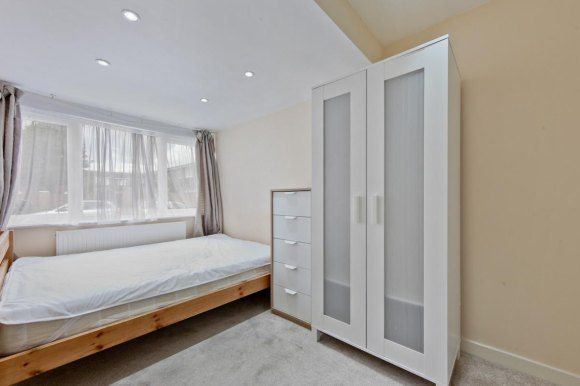 11, Smith Street, Surbiton photo 3