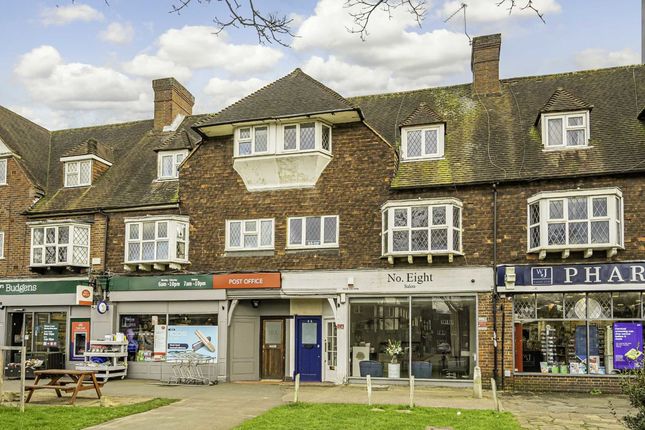 Thumbnail Flat to rent in Manor Road North, Hinchley Wood, Esher