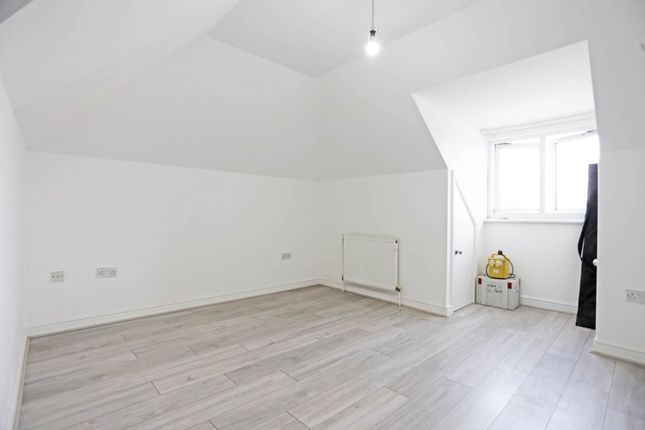 12 Laurel Court, New Road, Rainham photo 5