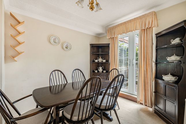 44, Alma Lane, Farnham photo 3