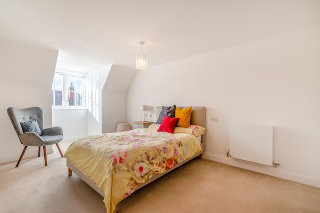 Flat for sale in The Broadway, Amersham