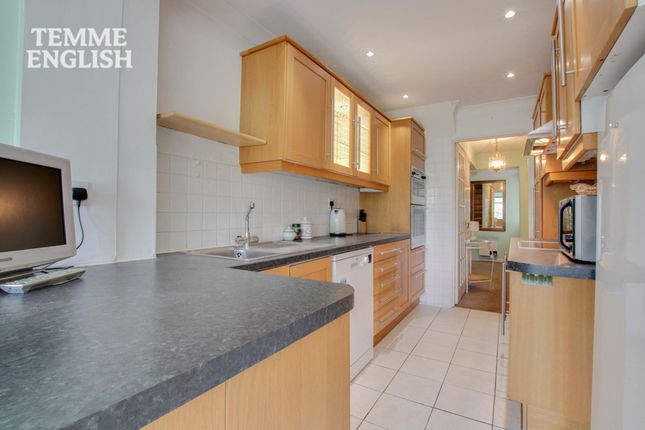 18 Thornbush, Basildon photo 4