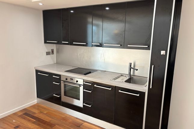 33 West Point, Wellington Street, Leeds photo 2
