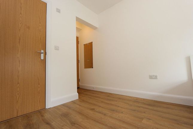 F.682F.F, Hertford Road, Enfield photo 4