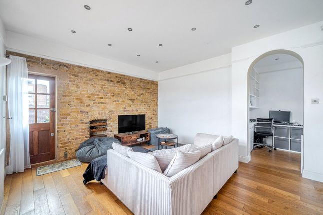 Flat 2, 14, Portsmouth Road, Kingston Upon Thames photo 2