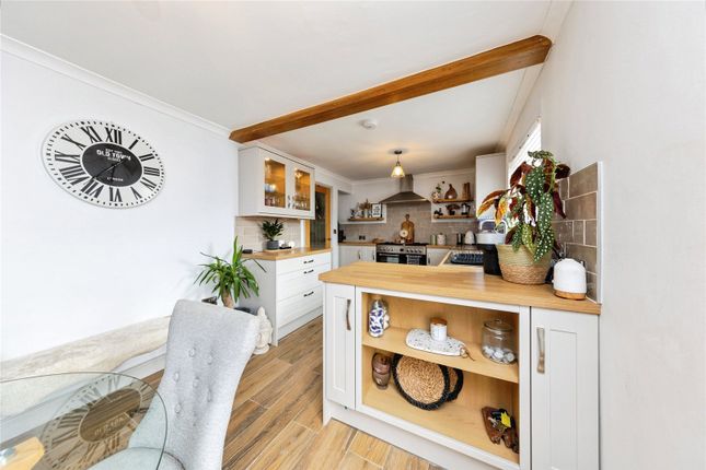 10, Maple Crescent, Carmarthenshire photo 4