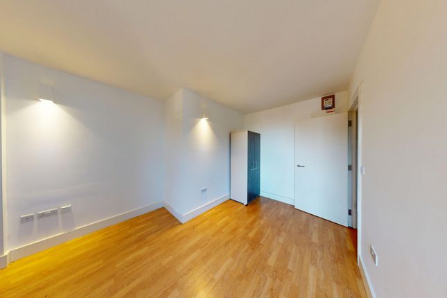 12a Britannia house,, 960 High Road, London photo 4